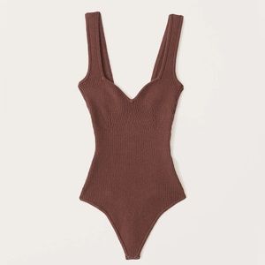 ABERCROMBIE AND FITCH Elevated Ribbed Knit Sweetheart Bodysuit